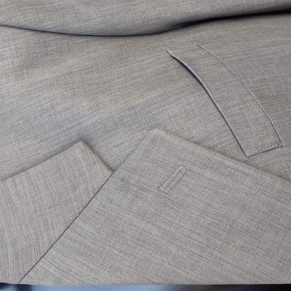 Bonelli Men's (3) Button Lux Blazer. - Picture 15 of 17